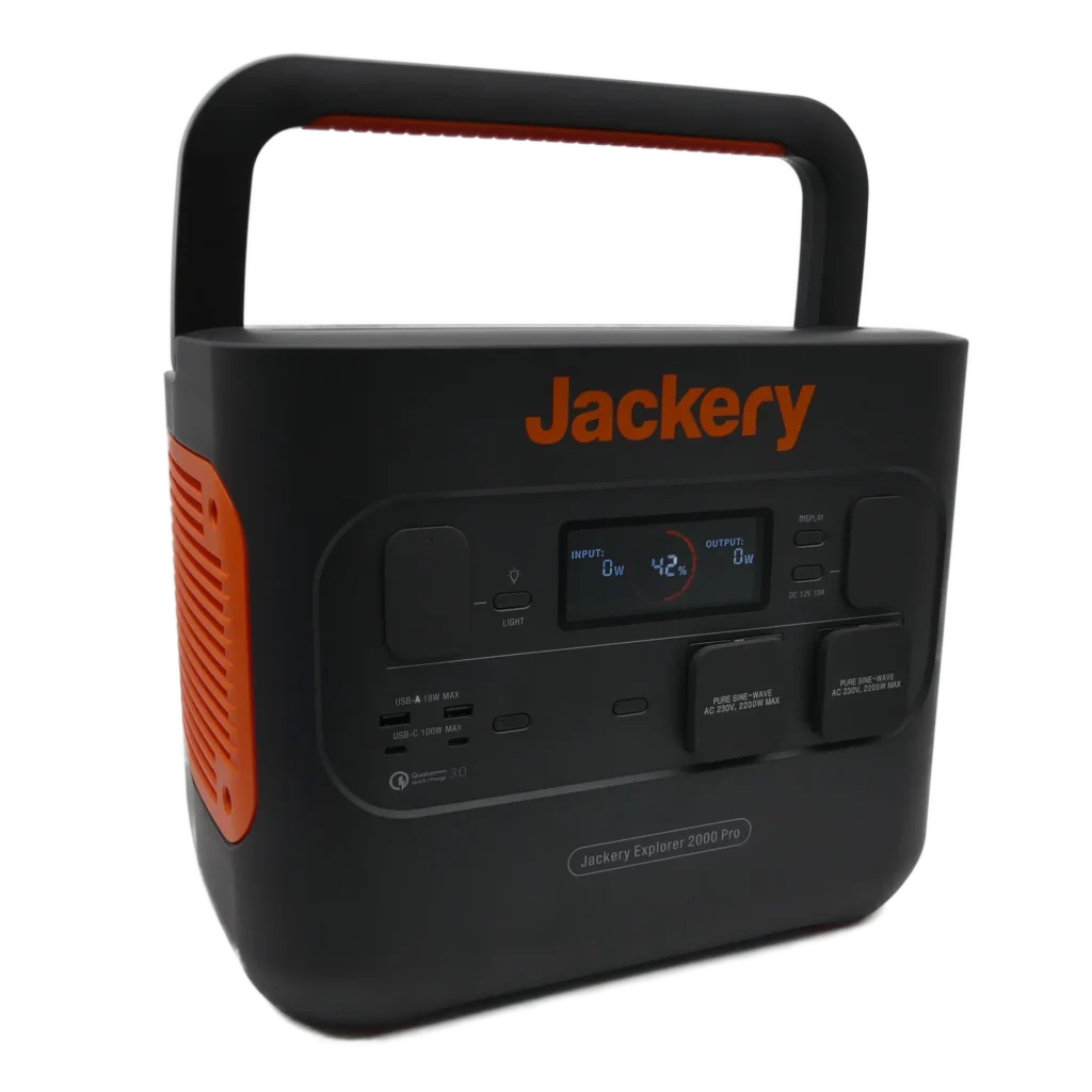 Das Produktfoto zeigt die tragbare Powerstation Jackery Explorer 2000 Pro.